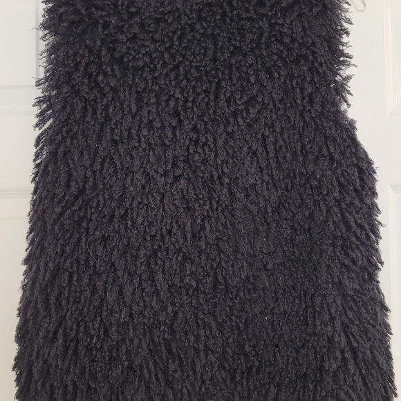 Set/faux Fur Vest & Gloves - Picture 4 of 4